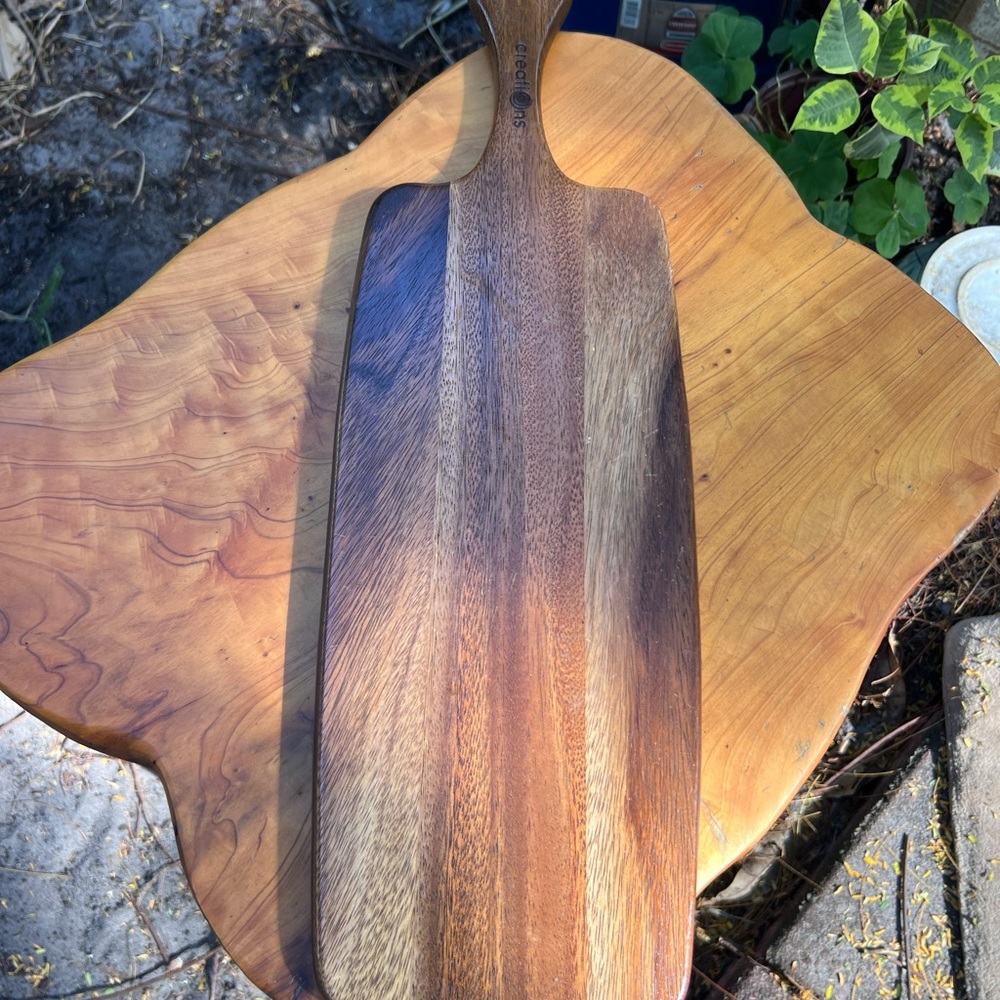 Elegant Wooden Serving Board Good used cond Please view each photo